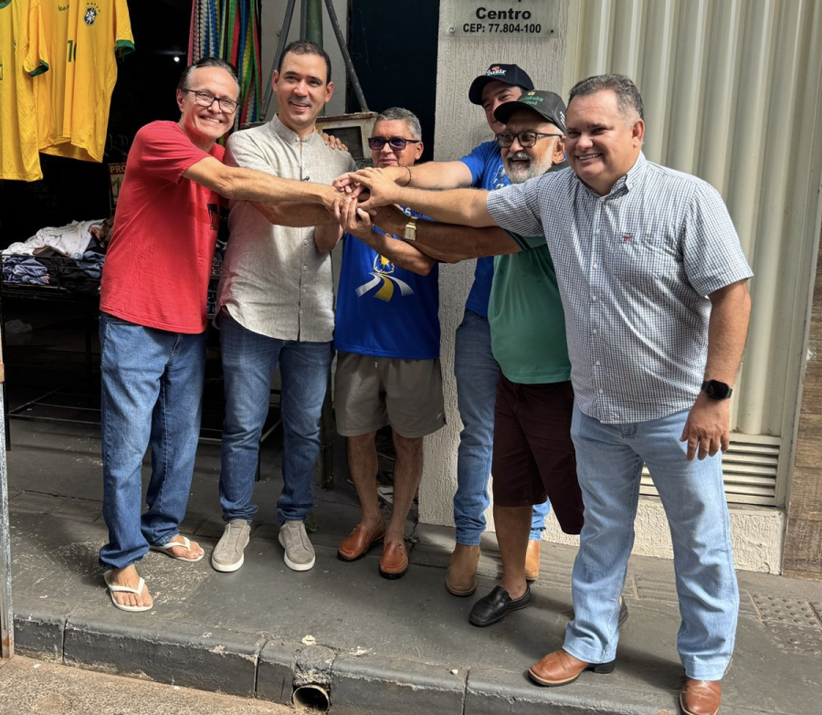 O pré-candidato a deputado estadual Alessandro Borges  acompanha visita de Vicentinho Júnior ao Mercado Municipal de Araguaína